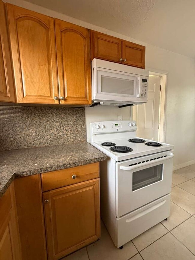 Building Photo - 6409 Rodman St