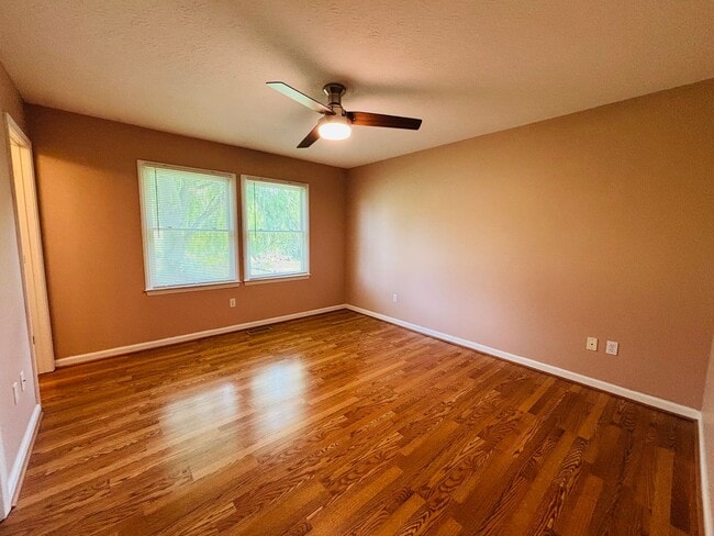 Photo - 1302 Sandy Cir