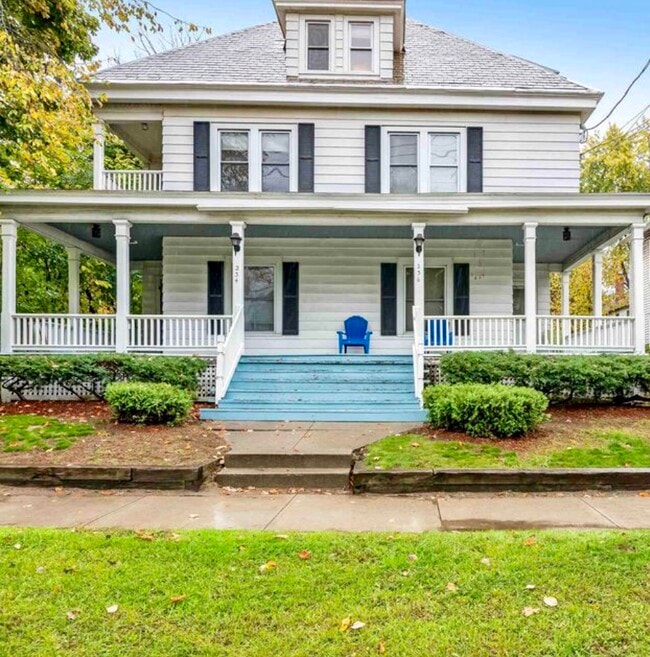 234 Shelburne - 234 Shelburne Rd Apartments Unit 234 Shelburne 2