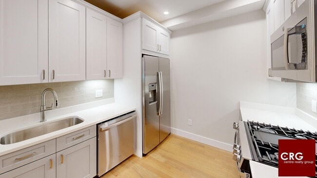 Building Photo - 220-222 Tremont St. Unit 2D