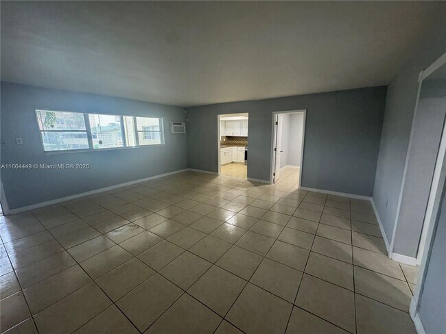 Photo - 11930 NE 19th Dr