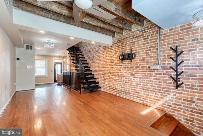 Building Photo - 112 N Streeper St