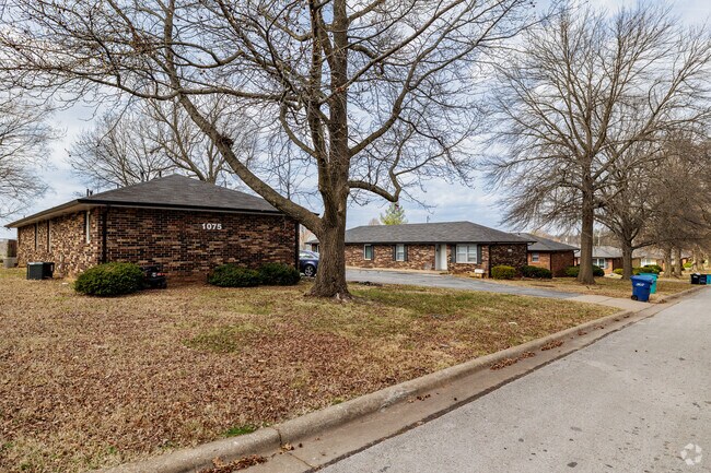 Photo - Lexington Apartments