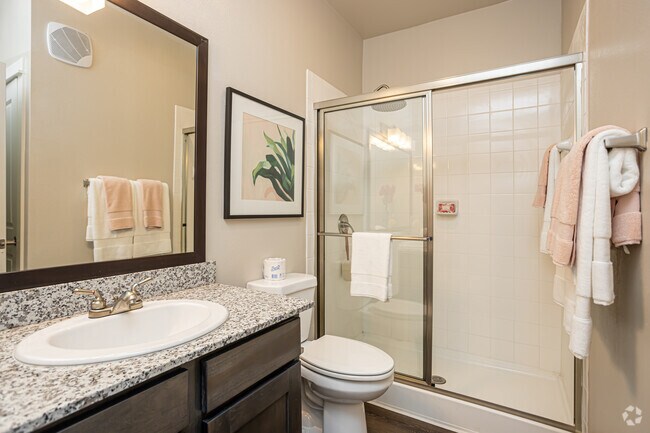 2BR, 2BA - 1,043SF