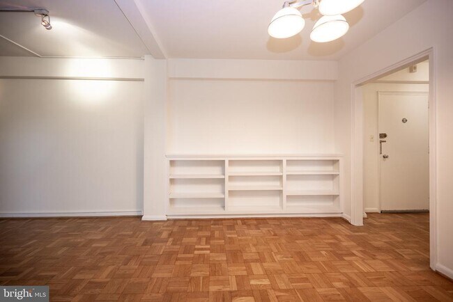 2500 Q St NW Unit 506