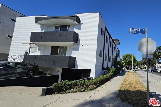 Photo - 8668 Gregory Way Apartamento