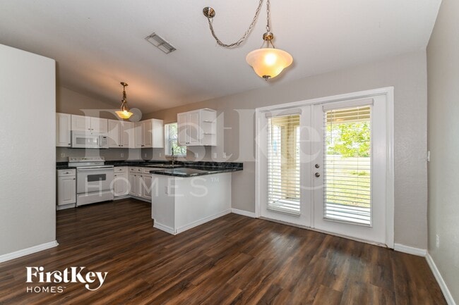 Photo - 904 NW 8th Pl