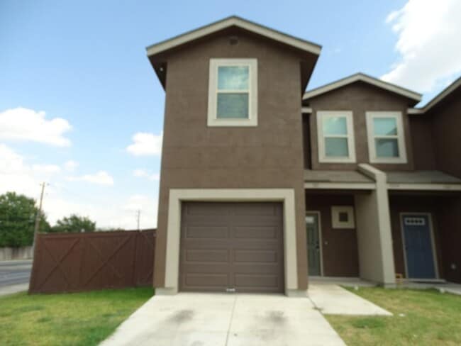 Building Photo - 7054 Lakeview Dr Unit #101 Rental