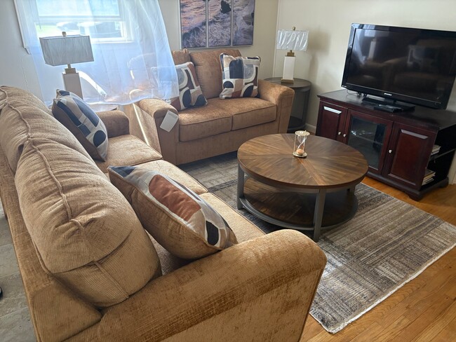 107 Robert Dr Unit Room # 3