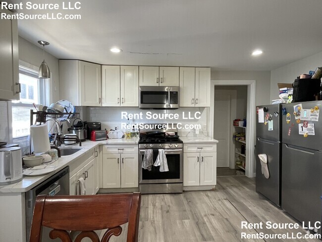 Building Photo - 73 Thorndike St Unit 2 Rental