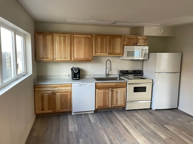 Building Photo - Smith Unit 111 2nd Ave  -  #B