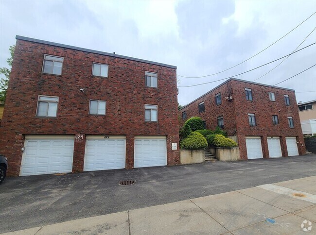 Building Photo - 425 Newport Ave Unit 2 Rental
