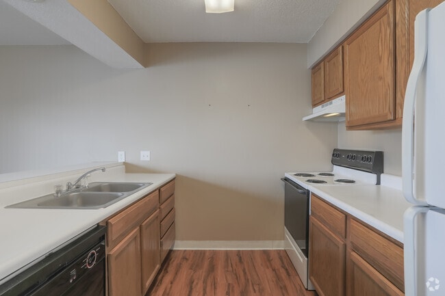 2 BR, 1 BA - Kitchen