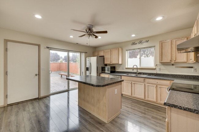 Photo - Beautiful Two-Story Home for Rent in the C...