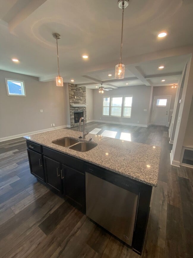 Photo - Move in with credit approval