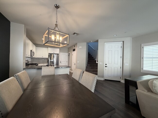 5344 N Alumni Ln