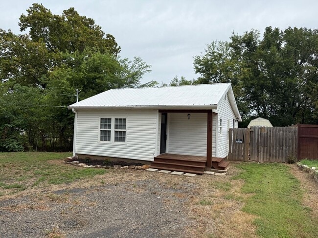 Photo - 1213 Leflore St