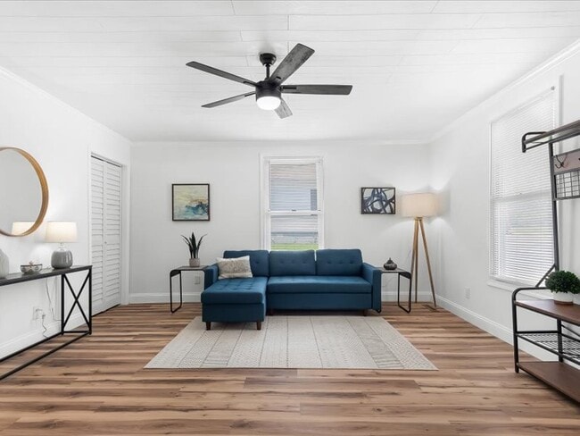 Photo - 160 29th St Pl SW