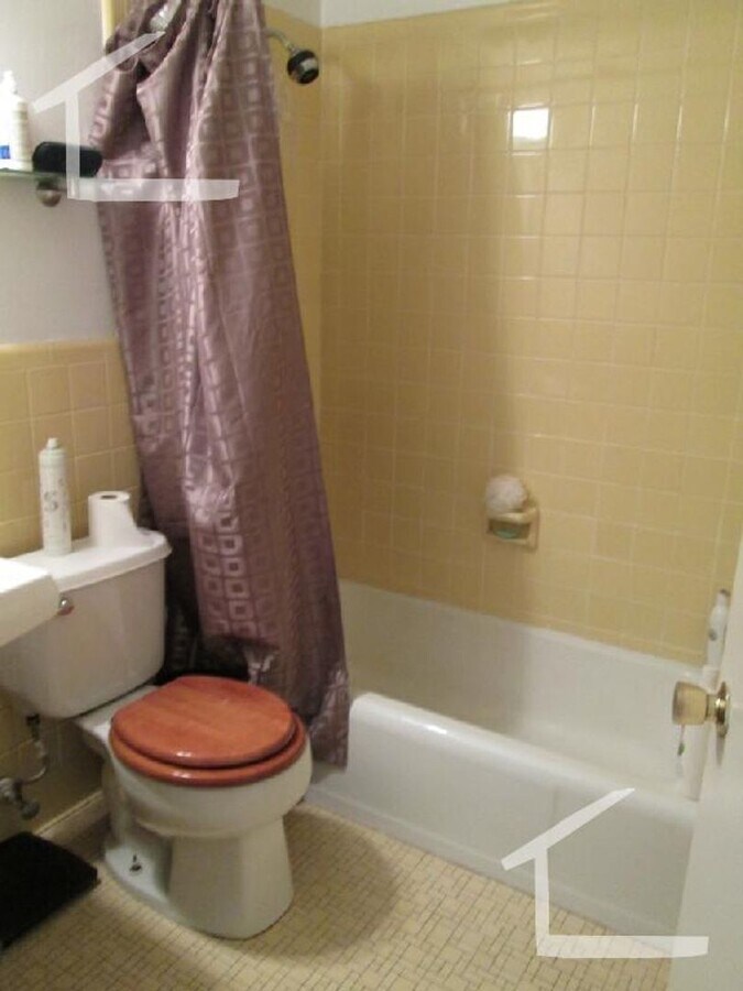 Photo - 1746 Beacon St