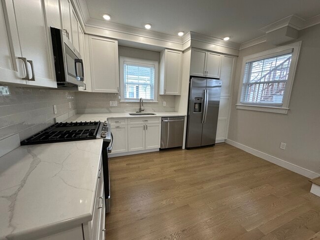 2 Rossmore Rd Unit 2