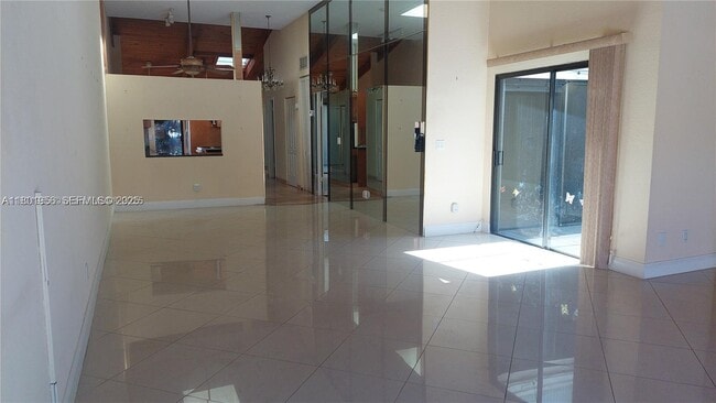 Photo - 2675 Parkview Dr S