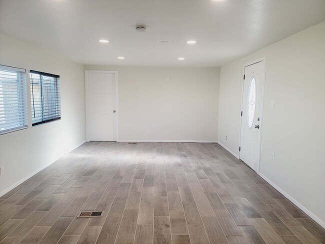 Photo - Charming 3 bedroom, 2 bath mobile home in ...