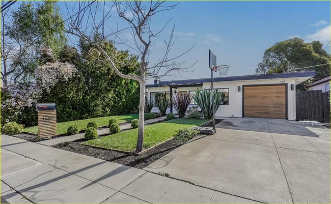 Photo - Beautiful Remodeled Home in Menlo Park *Walk to Meta Campus*