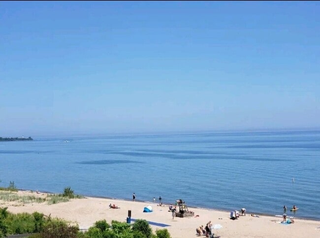 Lake Views - 1614 Michigan Blvd