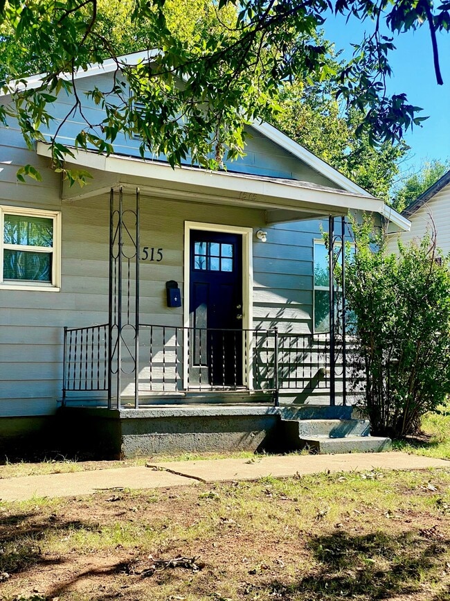 Photo - 1515 N Louisa Ave