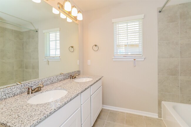 Photo - 9845 Crescent Cove Dr