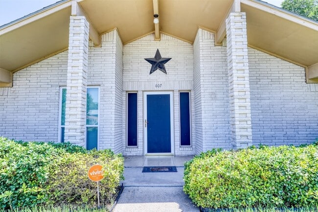 Photo - 607 Rosewood Dr