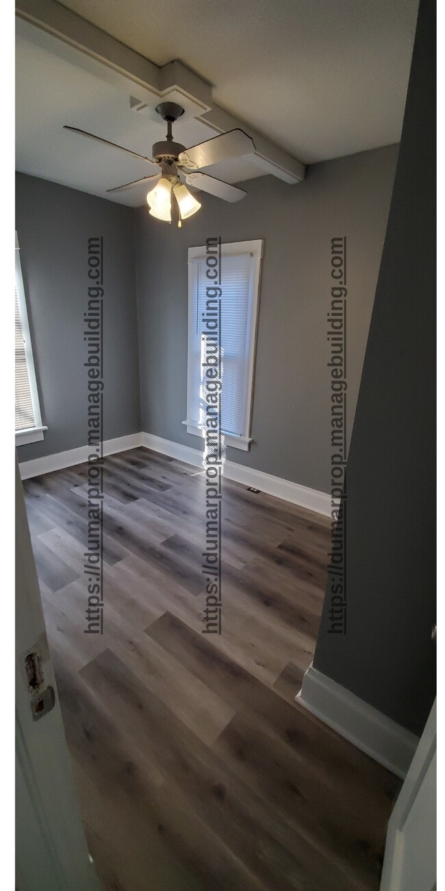 Photo - 906 Riehl St