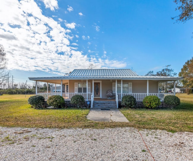 Building Photo - 3802 Carlyss Dr