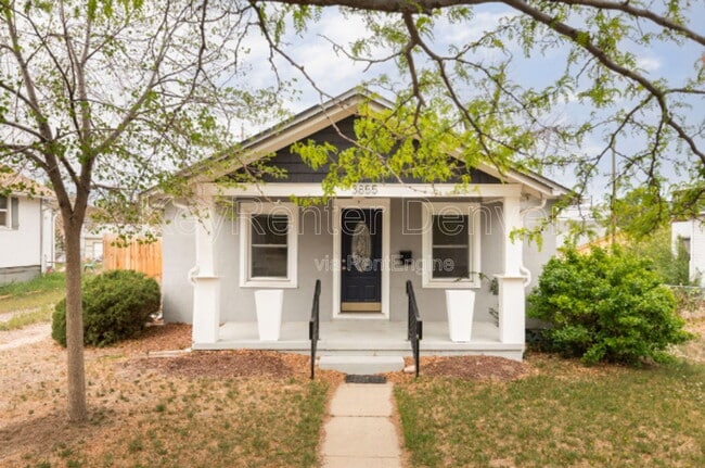 Building Photo - 3855 Cook St