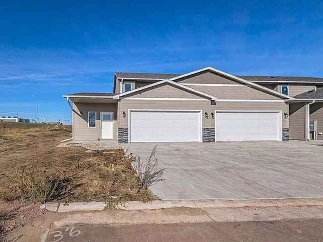 Building Photo - Beautiful new construction 3 bed/2.5 bath ... Rental