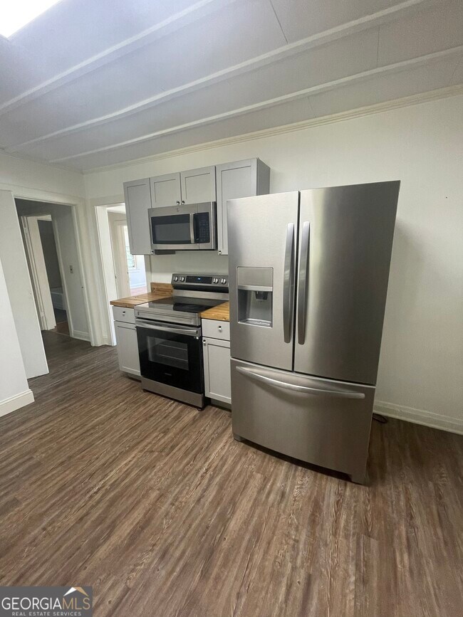 Photo - 331 E Main St