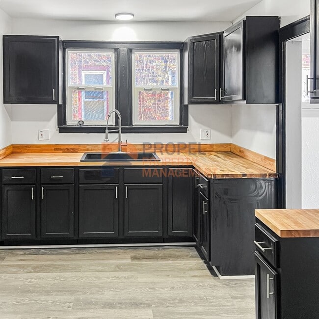 Photo - 9142 Yorkshire Rd