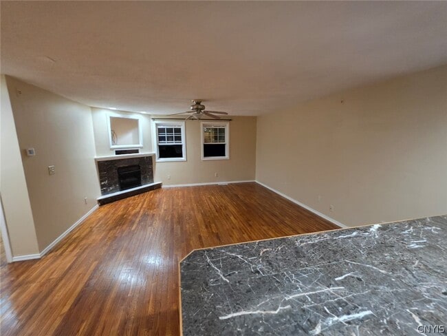 Photo - 235 Maple St