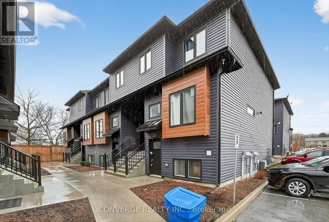 Photo - 781 Clare Ave