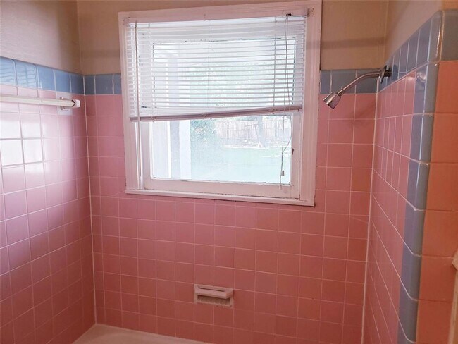 Photo - 6113 Morningside Ave