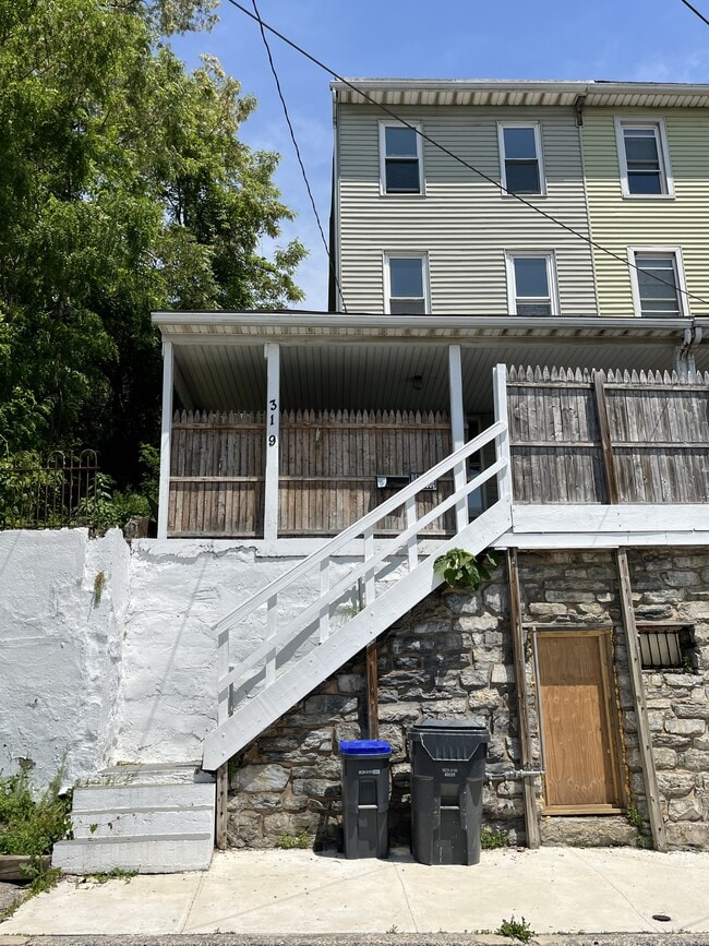 Photo - 319 S 3rd St House