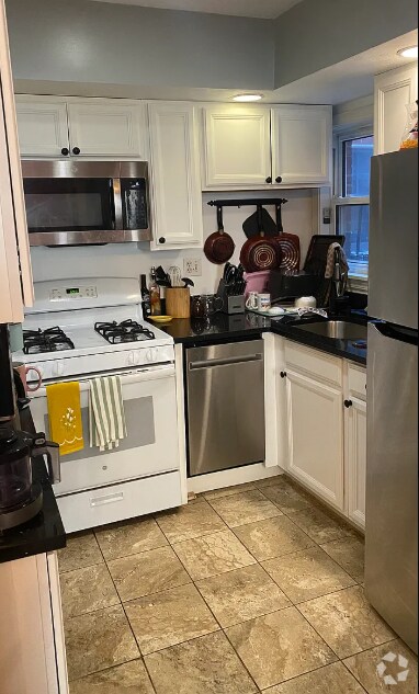 Building Photo - 41 Florence St Unit 39-1 Rental