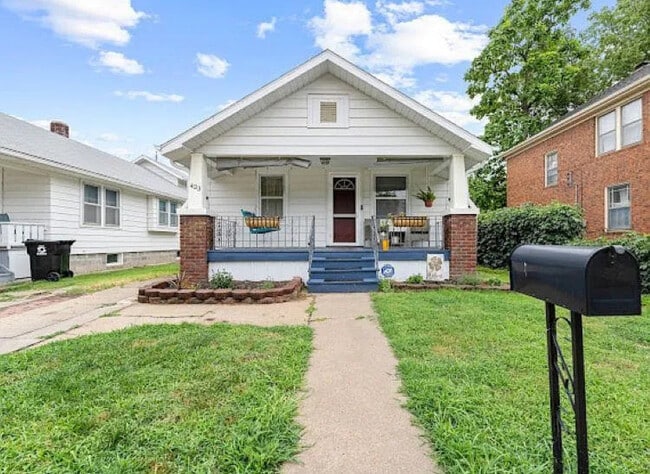 Building Photo - 423 Putnam Ave