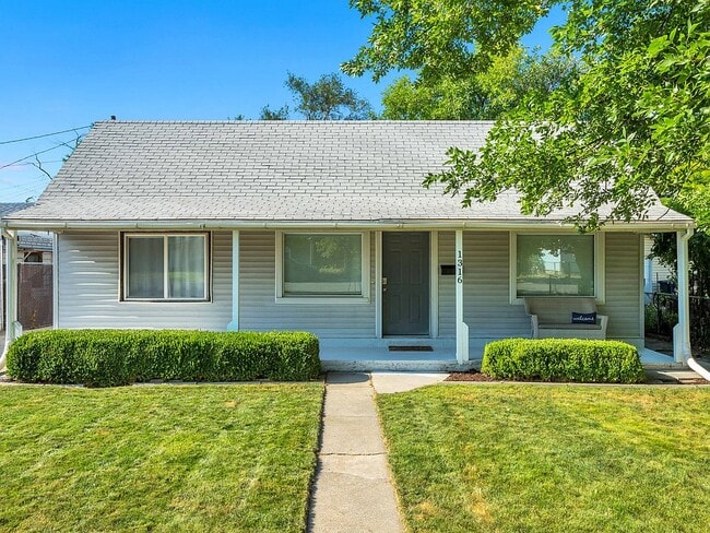 Building Photo - 1316 W Gillespie Ave Rental