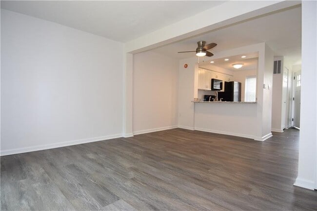 Photo - 7005 Lafayette Square