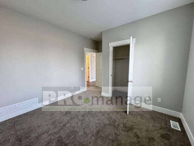 Photo - Near New - 2 Bed, 1 Bath Apartment Unidad 840 #2