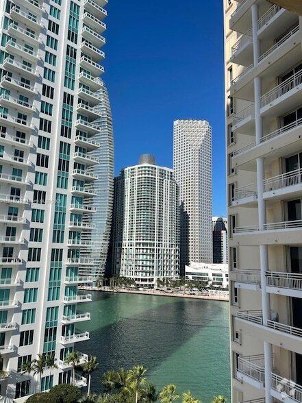 Building Photo - 888 Brickell Key Dr Unit 1101 Rental