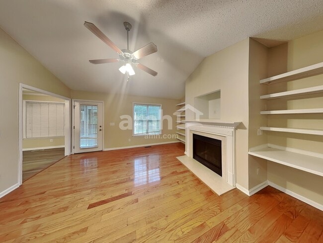 Photo - 247 Clayton Pointe Dr