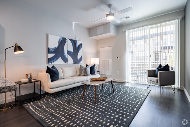 1BR, 1BA - 708SF