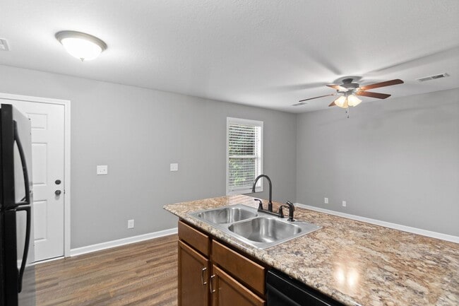 Photo - 800 Martin St Unit A